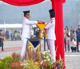 Pj Walikota Pekanbaru, Muflihun menjadi Inspektur Upacara pada HUT ke-77 RI (foto/rahmat)